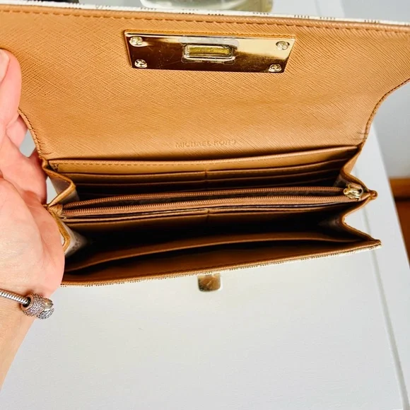 Michael Kors Callie Carryall monogrammed coated canvas handbag in vanilla Wallet - Picture 4 of 6